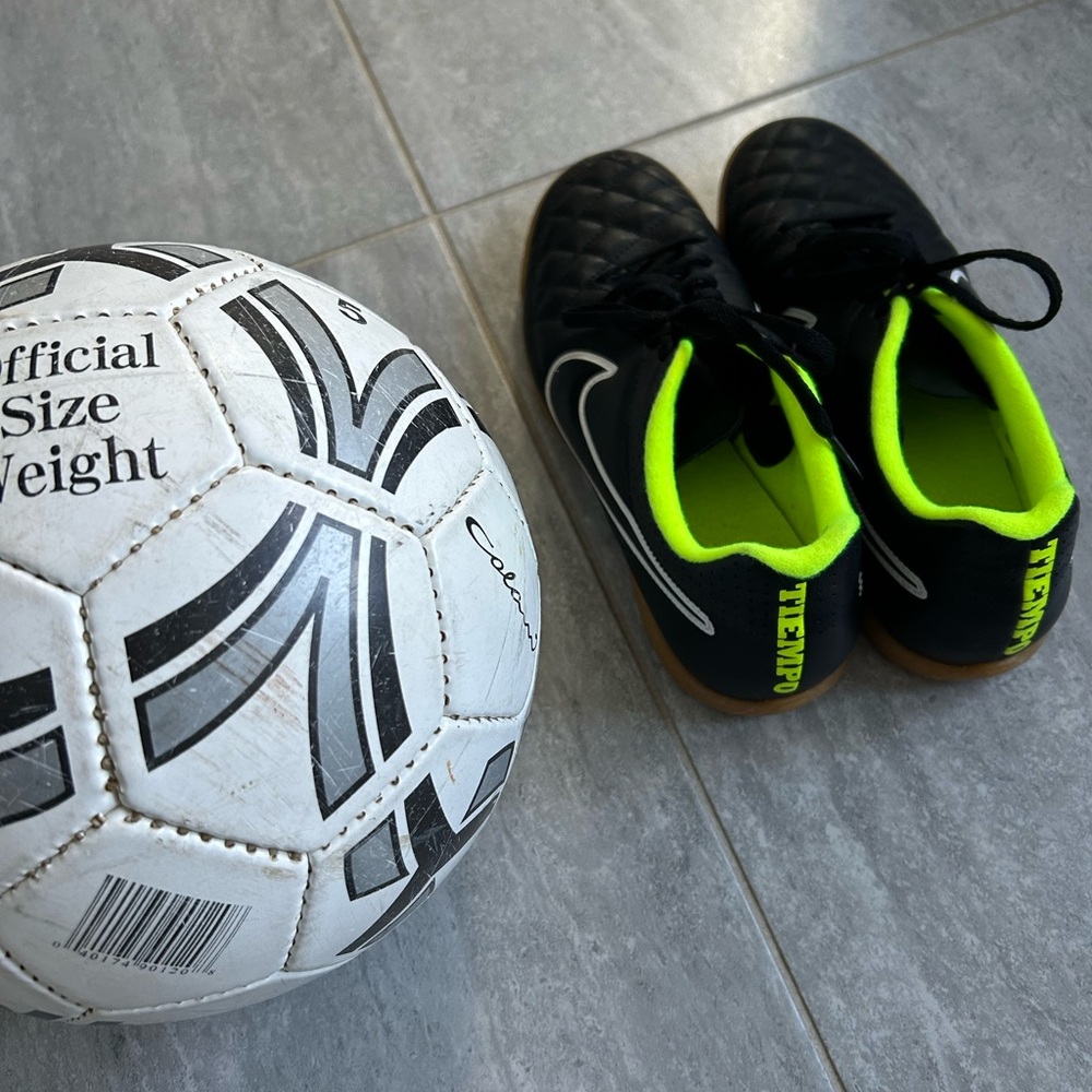 Nike Tiempo Indoor/court Low-top soccer shoes